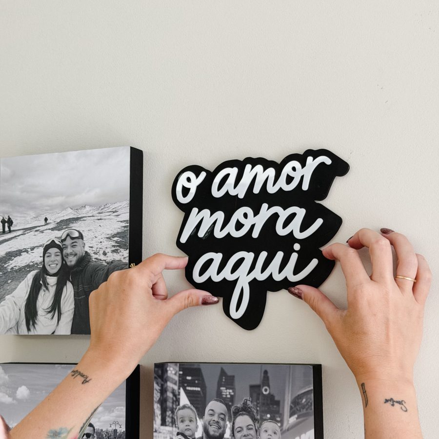 Lettering O Amor Mora Aqui