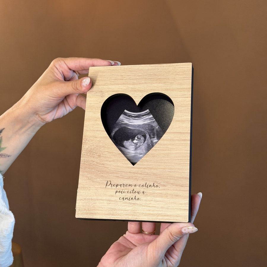 Porta-Retrato em Madeira - Preparem o Colinho